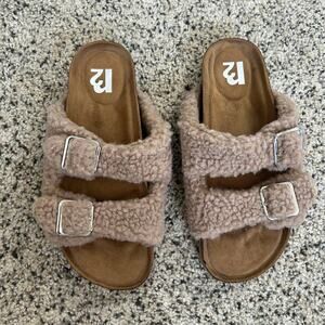 NWOT R2 Womens Sherpa Double Buckle Slide Sandals Size 6 Tan Bernette